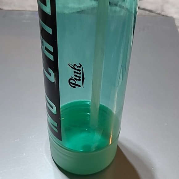 VINTAGE VS PINK NO CHILL 24OZ WATER BOTTLE - Picture 6 of 16